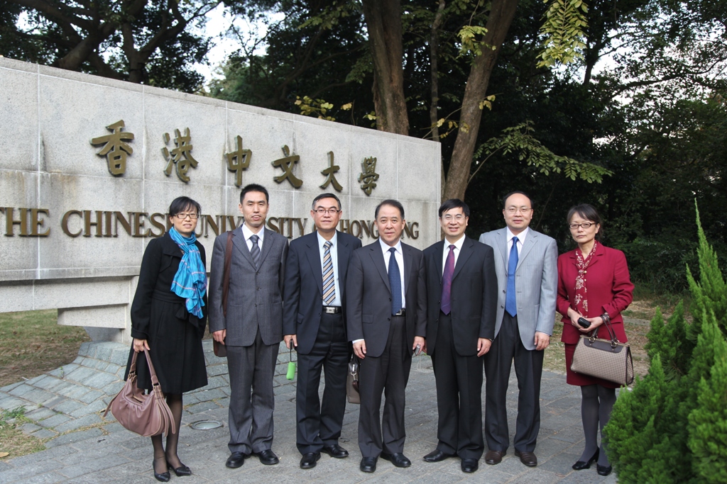 考察團在香港中文大學合影