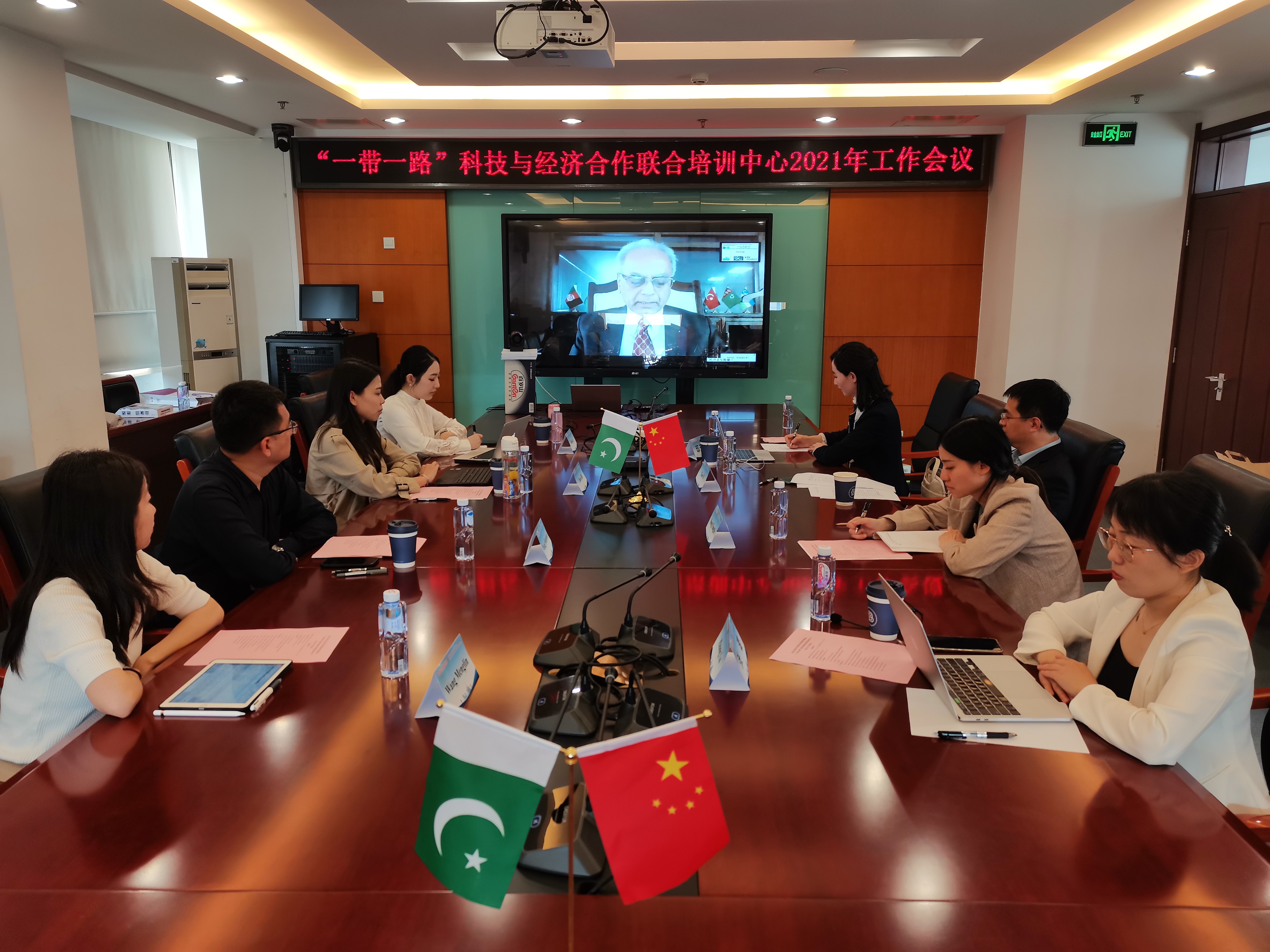 edf8452afdc74c4d90b9d1e10fd211a8.jpg edf8452afdc74c4d90b9d1e10fd211a8.jpg